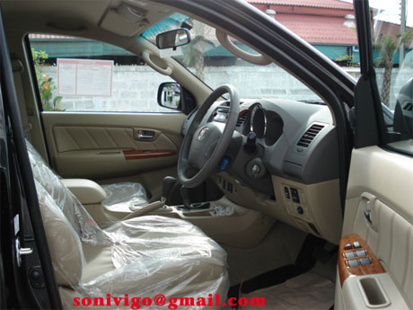 2009 toyota fortuner front seat
