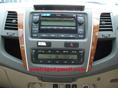 2009 Toyota Fortuner radio