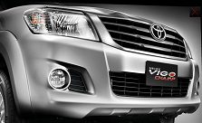 2012 Toyota Hilux Vigo comes with new bold grill and bumper