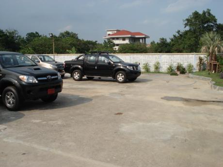 pics of new and used Double Cab Nissan Navara from Thailand's, Singapore's, Dubai's and UK's top new and used Nissan Navara Single, Extra and Double Cab dealer and exporter Soni Motors