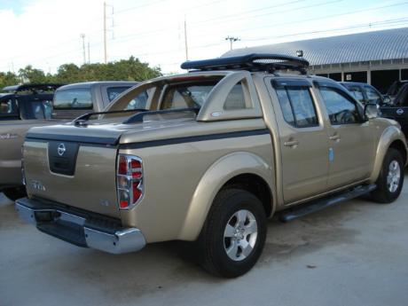 pics of new and used Double Cab Nissan Navara from Thailand's, Singapore's, Dubai's and UK's top new and used Nissan Navara Single, Extra and Double Cab dealer and exporter Soni Motors