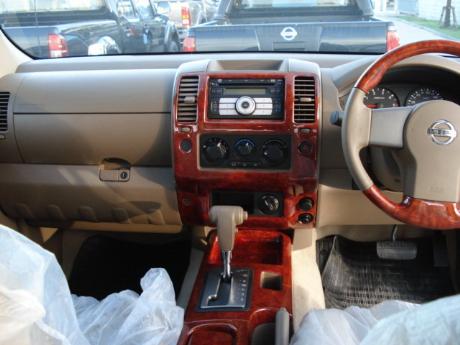 pics of new and used Double Cab Nissan Navara from Thailand's, Singapore's, Dubai's and UK's top new and used Nissan Navara Single, Extra and Double Cab dealer and exporter Soni Motors