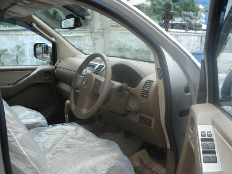 pics of new and used Double Cab Nissan Navara from Thailand's, Singapore's, Dubai's and UK's top new and used Nissan Navara Single, Extra and Double Cab dealer and exporter Soni Motors