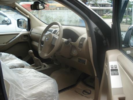 pics of new and used Double Cab Nissan Navara from Thailand's, Singapore's, Dubai's and UK's top new and used Nissan Navara Single, Extra and Double Cab dealer and exporter Soni Motors