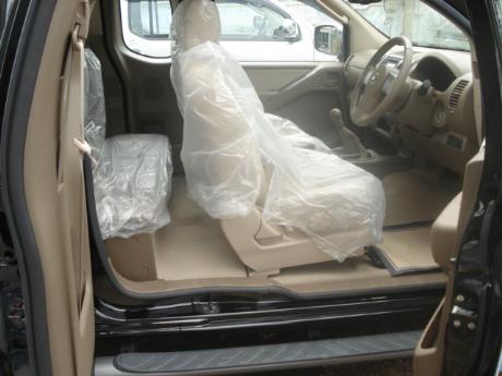 pics of new and used Double Cab Nissan Navara from Thailand's, Singapore's, Dubai's and UK's top new and used Nissan Navara Single, Extra and Double Cab dealer and exporter Soni Motors