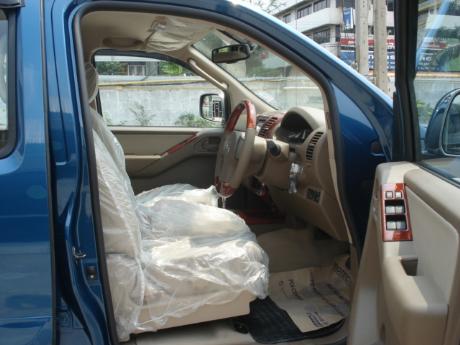 pics of new and used Double Cab Nissan Navara from Thailand's, Singapore's, Dubai's and UK's top new and used Nissan Navara Single, Extra and Double Cab dealer and exporter Soni Motors