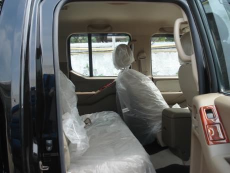 pics of new and used Double Cab Nissan Navara from Thailand's, Singapore's, Dubai's and UK's top new and used Nissan Navara Single, Extra and Double Cab dealer and exporter Soni Motors