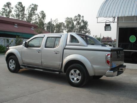 pics of new and used Double Cab Nissan Navara from Thailand's, Singapore's, Dubai's and UK's top new and used Nissan Navara Single, Extra and Double Cab dealer and exporter Soni Motors