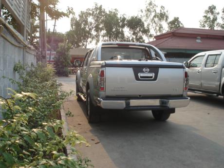 pics of new and used Double Cab Nissan Navara from Thailand's, Singapore's, Dubai's and UK's top new and used Nissan Navara Single, Extra and Double Cab dealer and exporter Soni Motors