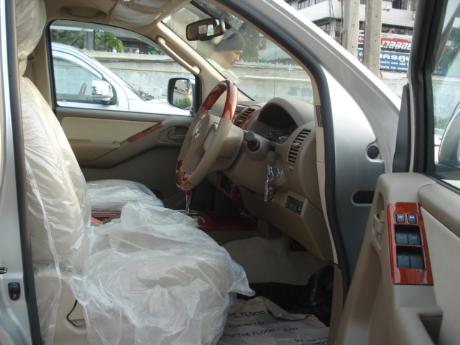 pics of new and used Double Cab Nissan Navara from Thailand's, Singapore's, Dubai's and UK's top new and used Nissan Navara Single, Extra and Double Cab dealer and exporter Soni Motors