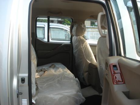 pics of new and used Double Cab Nissan Navara from Thailand's, Singapore's, Dubai's and UK's top new and used Nissan Navara Single, Extra and Double Cab dealer and exporter Soni Motors