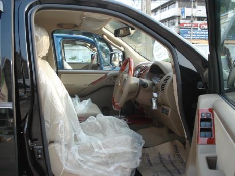 pics of new and used Double Cab Nissan Navara from Thailand's, Singapore's, Dubai's and UK's top new and used Nissan Navara Single, Extra and Double Cab dealer and exporter Soni Motors