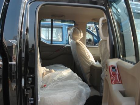 pics of new and used Double Cab Nissan Navara from Thailand's, Singapore's, Dubai's and UK's top new and used Nissan Navara Single, Extra and Double Cab dealer and exporter Soni Motors