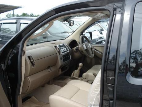 pics of new and used Extra Cab Nissan Navara from Thailand's, Singapore's, Dubai's and UK's top new and used Nissan Navara Single, Extra and Double Cab dealer and exporter Soni Motors