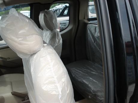 pics of new and used Extra Cab Nissan Navara from Thailand's, Singapore's, Dubai's and UK's top new and used Nissan Navara Single, Extra and Double Cab dealer and exporter Soni Motors