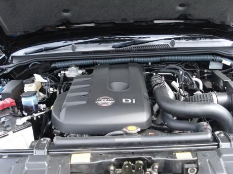 pics of new and used Extra Cab Nissan Navara from Thailand's, Singapore's, Dubai's and UK's top new and used Nissan Navara Single, Extra and Double Cab dealer and exporter Soni Motors